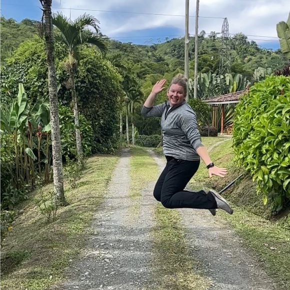 Meet your Posher, Stephanie - Picture 1 of 1